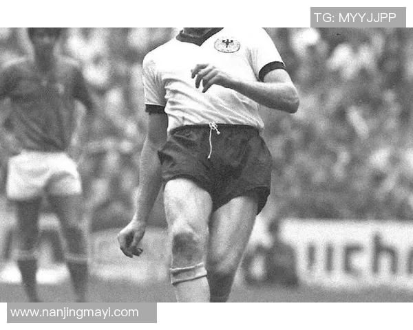 足球巨星卡明信片收藏：回顾历史与珍藏梦想的完美结合