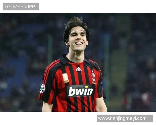 巴西足球巨星卡卡惊艳空降贵州 与球迷共享激情绿茵盛宴